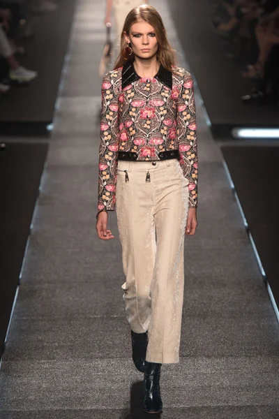 Look 36